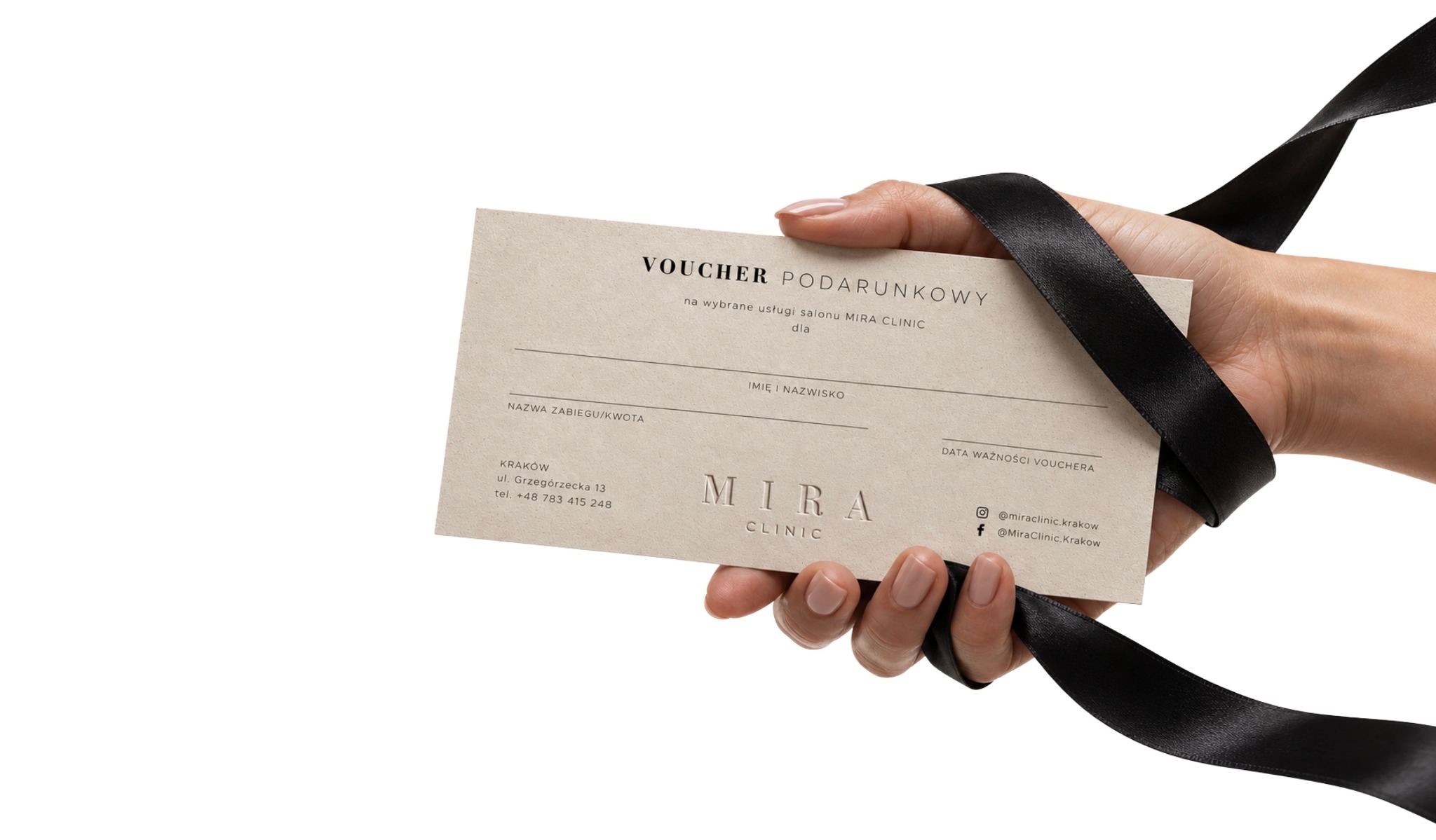 Dłoń trzymająca voucher podarunkowy Mira Clinic
